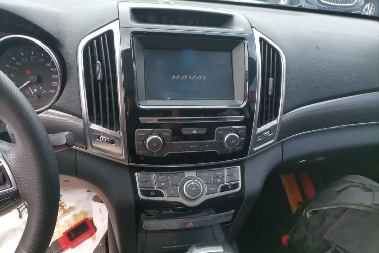 Used Haval H9 2016 2.0T Four-Wheel Drive Luxury 7-Seater Audio And AC Panel