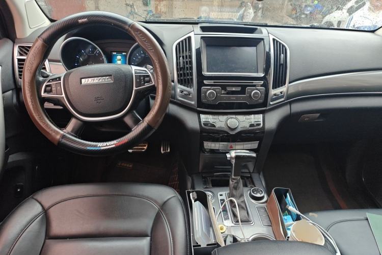 Used Haval H9 2016 2.0T Four-Wheel Drive Elite Version 5 Seats Center Console