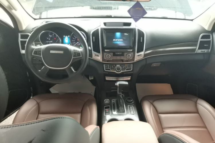 Used Haval H9 2016 2.0T Four-Wheel Drive Elite Version 7 Seats Center Console
