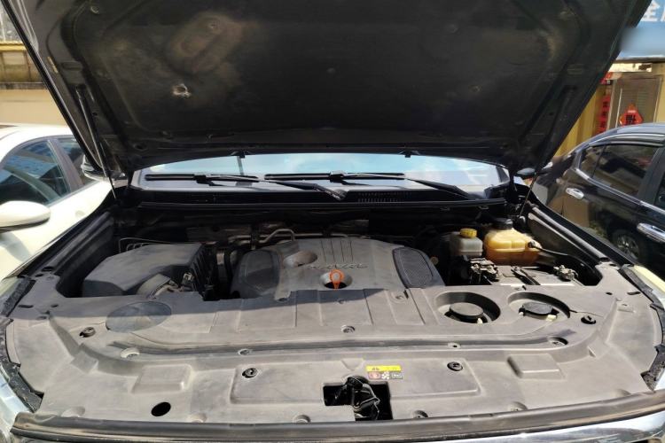 Used Haval H9 2016 2.0T Four-Wheel Drive Elite Version 7 Seats Engine Bay