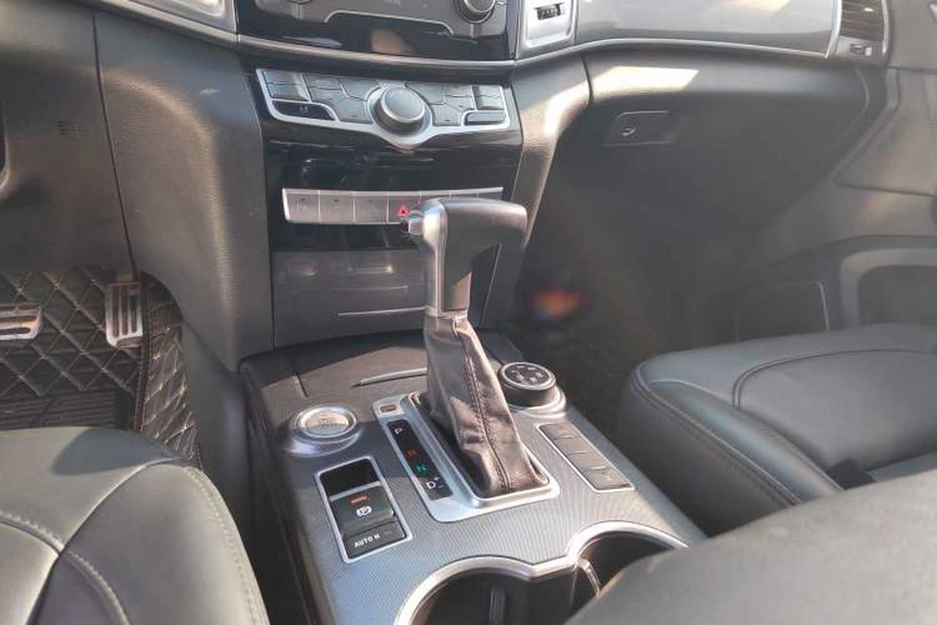Used Haval H9 2016 2.0T Four-Wheel Drive Luxury 7-Seater Gear Lever