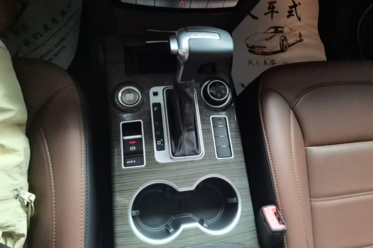Used Haval H9 2016 2.0T Four-Wheel Drive Elite Version 7 Seats Gear Lever
