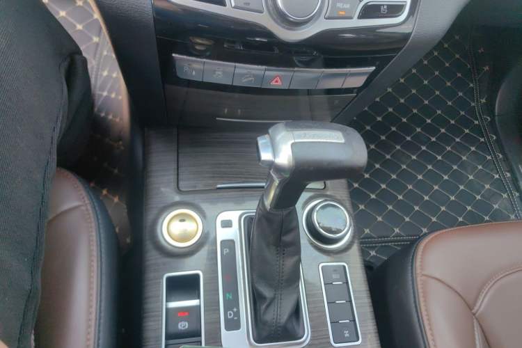 Used Haval H9 2016 2.0T Four-Wheel Drive Luxury Version 5 Seats Gear Lever