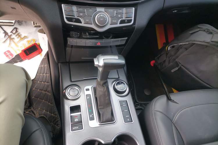 Used Haval H9 2016 2.0T Four-Wheel Drive Luxury 7-Seater Gear Lever