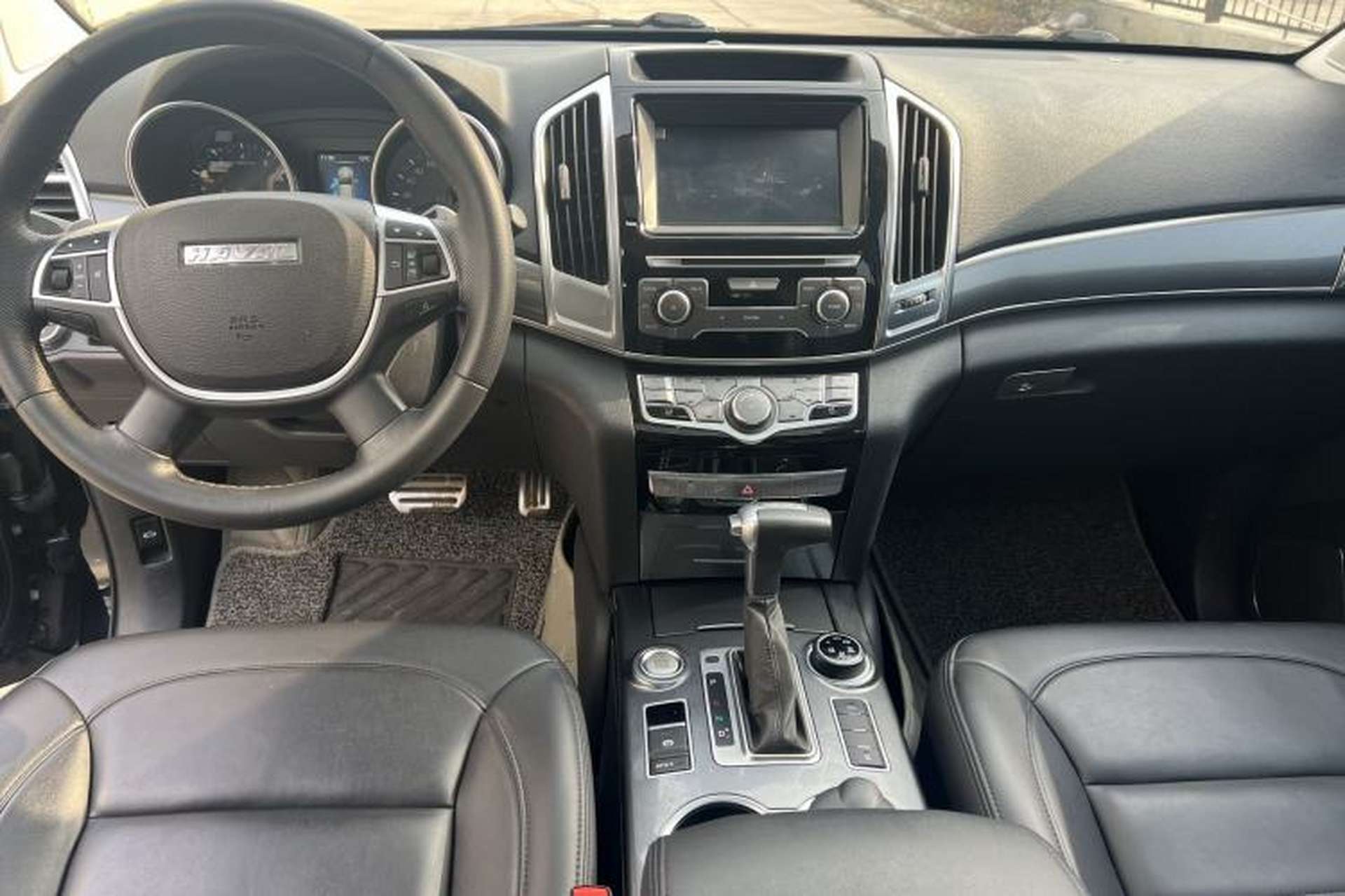 Used Haval H9 2016 2.0T Four-Wheel Drive Luxury Version 5 Seats Interior 1