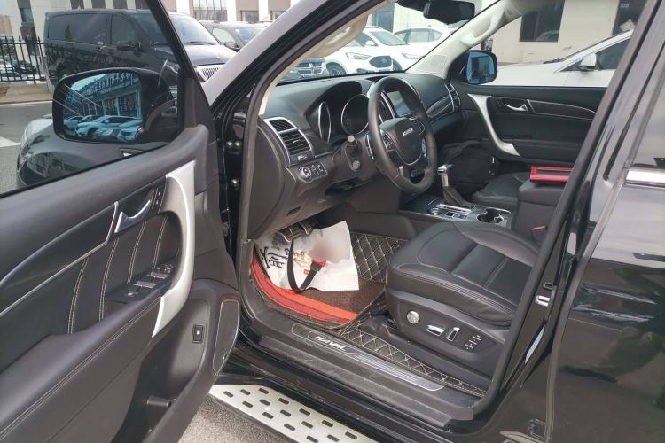 Used Haval H9 2016 2.0T Four-Wheel Drive Luxury 7-Seater Interior 3