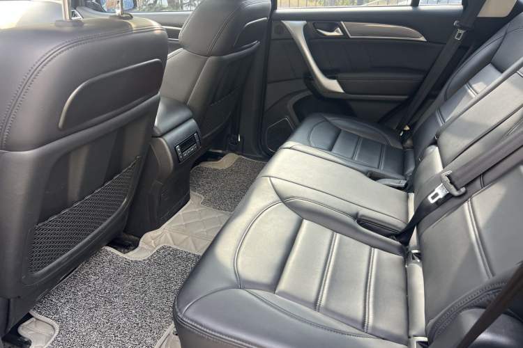 Used Haval H9 2016 2.0T Four-Wheel Drive Luxury Version 5 Seats Interior 5