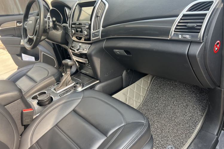 Used Haval H9 2016 2.0T Four-Wheel Drive Luxury Version 5 Seats Interior 7
