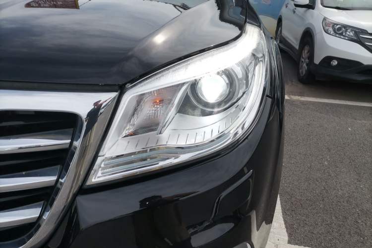Used Haval H9 2016 2.0T Four-Wheel Drive Luxury 7-Seater Left Front Headlight