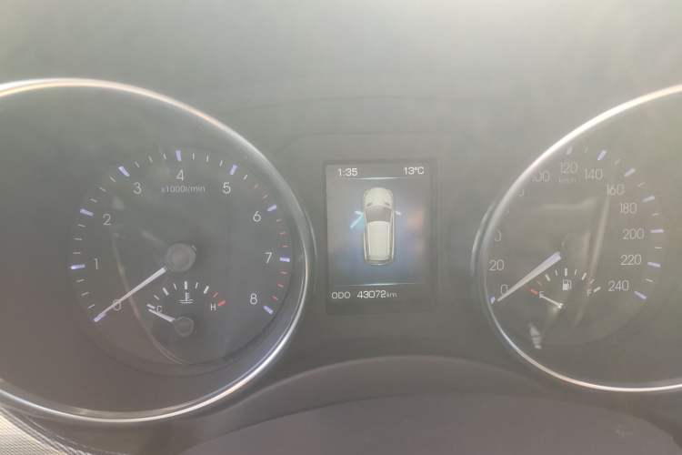 Used Haval H9 2016 2.0T Four-Wheel Drive Luxury Version 5 Seats Odometer Close Up