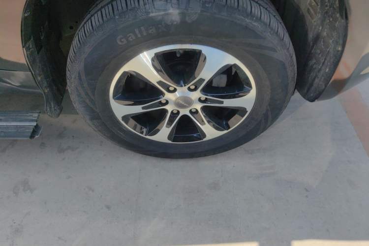 Used Haval H9 2016 2.0T Four-Wheel Drive Luxury Version 5 Seats Right Front Wheel Hub
