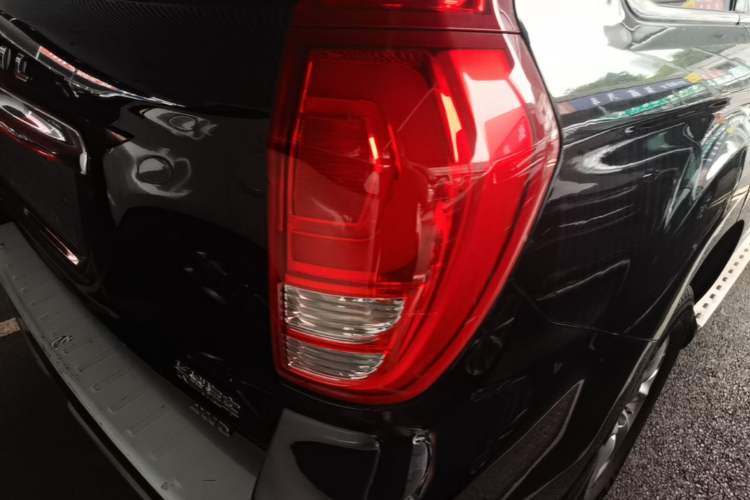 Used Haval H9 2016 2.0T Four-Wheel Drive Elite Version 7 Seats Right Rear Taillight