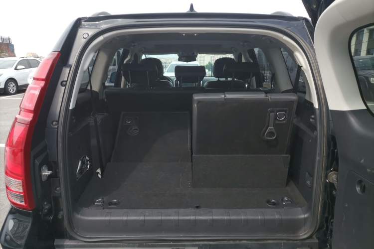 Used Haval H9 2016 2.0T Four-Wheel Drive Luxury 7-Seater Trunk