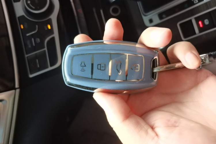 Used Haval H9 2016 2.0T Four-Wheel Drive Elite Version 7 Seats Vehicle Key