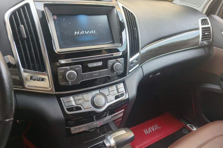 Used Haval H9 2016 2.0T Four-Wheel Drive Luxury 7-Seater Audio And AC Panel