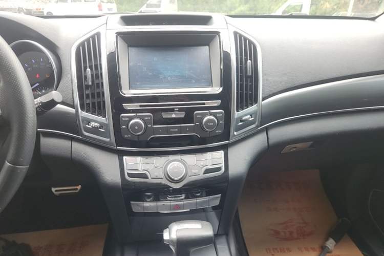 Used Haval H9 2016 2.0T Four-Wheel Drive Elite Version 7 Seats Audio And AC Panel