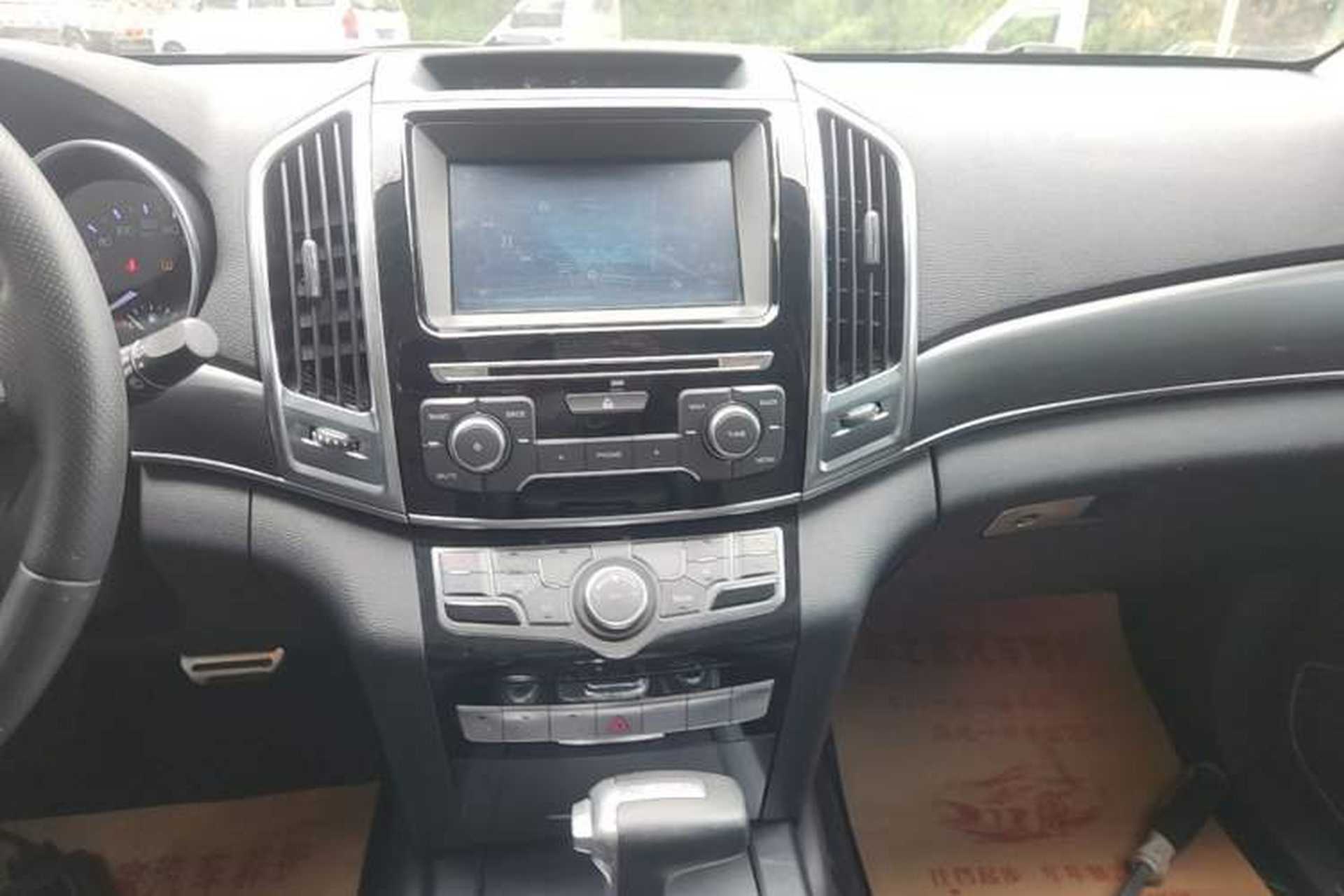 Used Haval H9 2016 2.0T Four-Wheel Drive Elite Version 7 Seats Audio And AC Panel