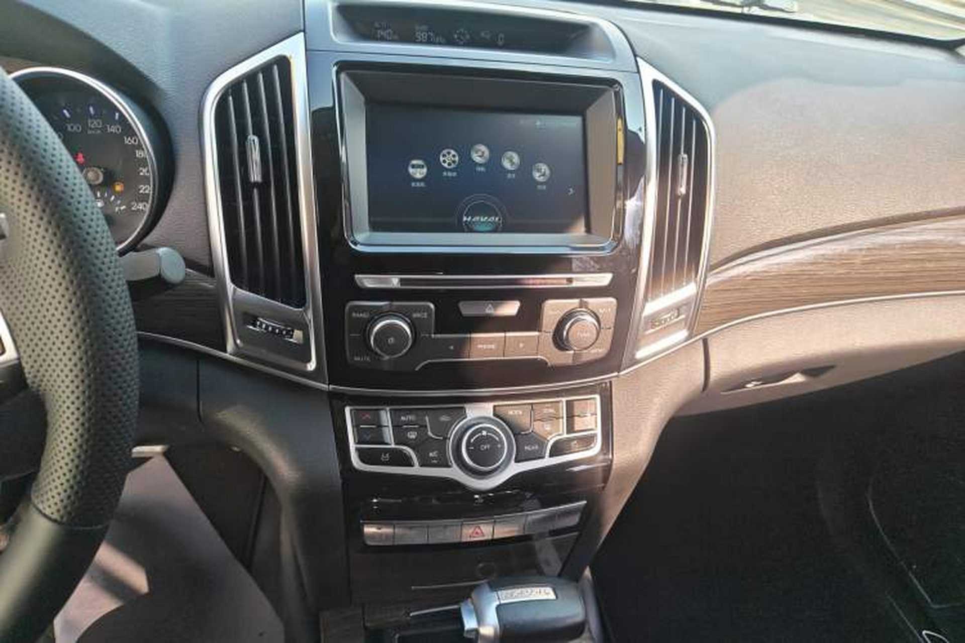 Used Haval H9 2016 2.0T Four-Wheel Drive Luxury 7-Seater Audio And AC Panel