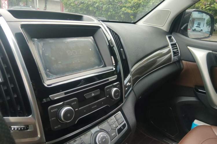 Used Haval H9 2016 2.0T Four-Wheel Drive Luxury 7-Seater Audio And AC Panel