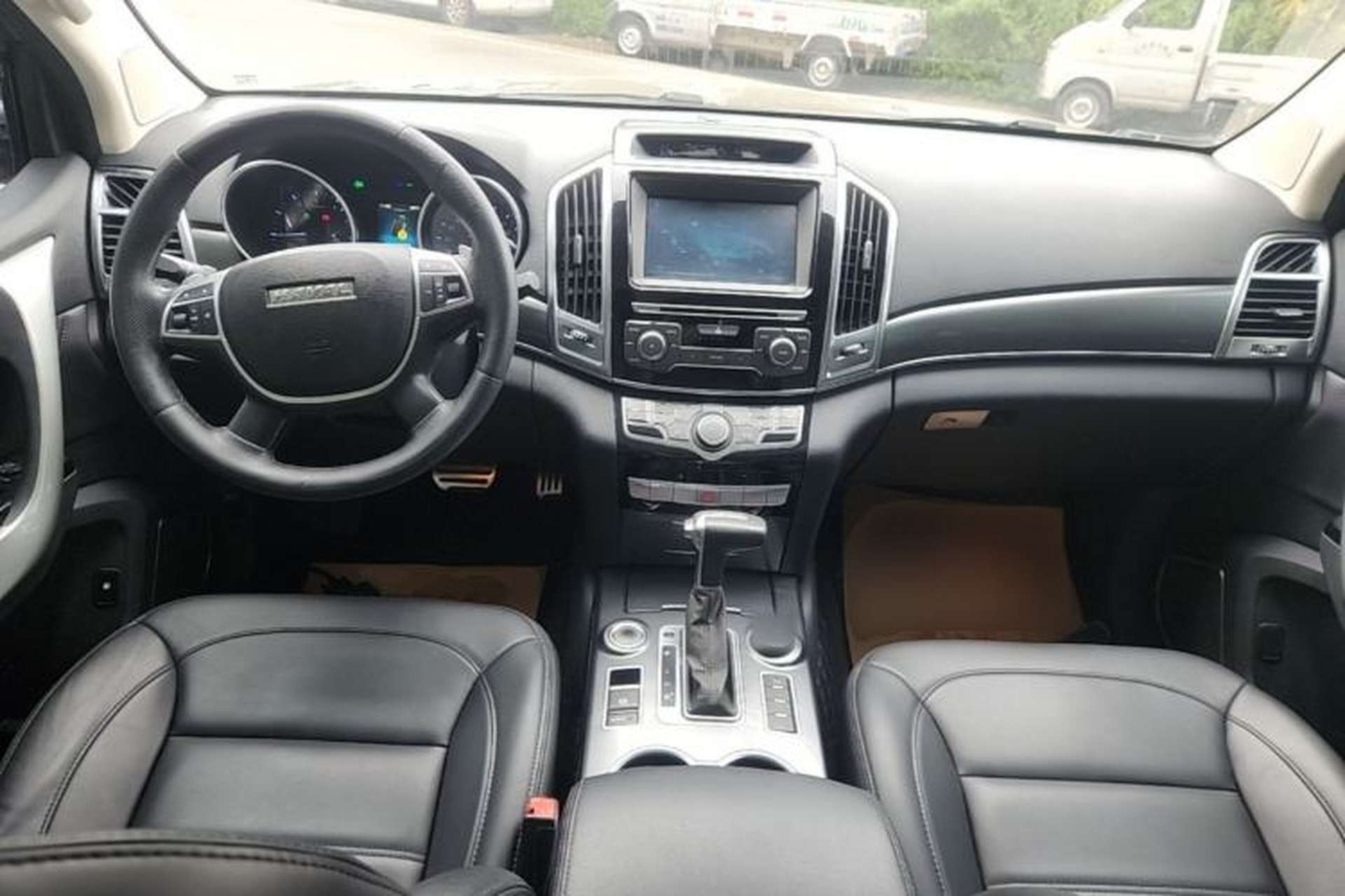 Used Haval H9 2016 2.0T Four-Wheel Drive Elite Version 7 Seats Center Console