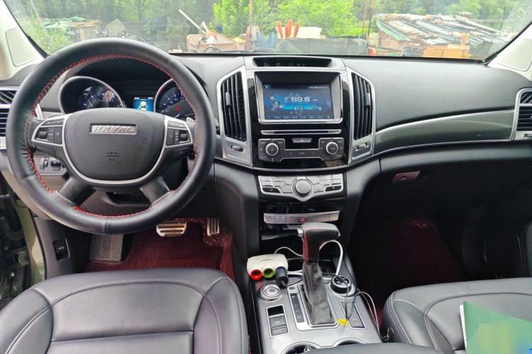 Used Haval H9 2016 2.0T Four-Wheel Drive Luxury Version 5 Seats Center Console