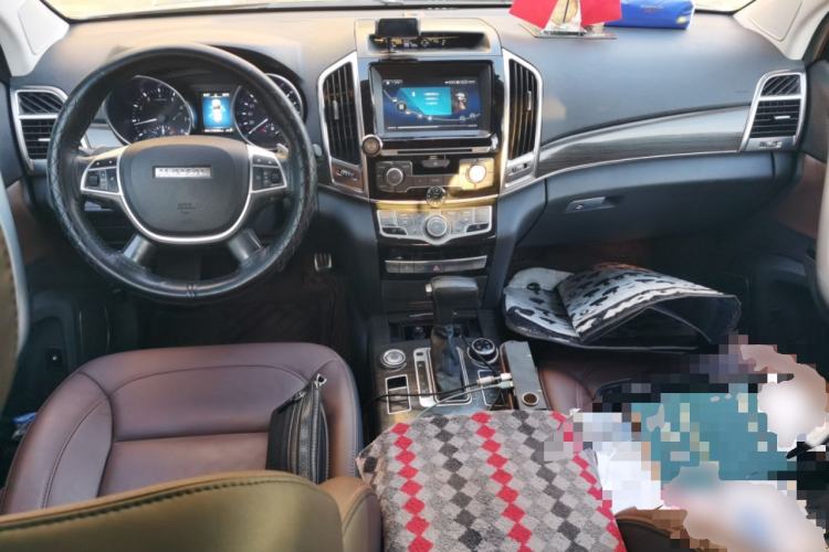 Used Haval H9 2016 2.0T Four-Wheel Drive Luxury Version 5 Seats Center Console