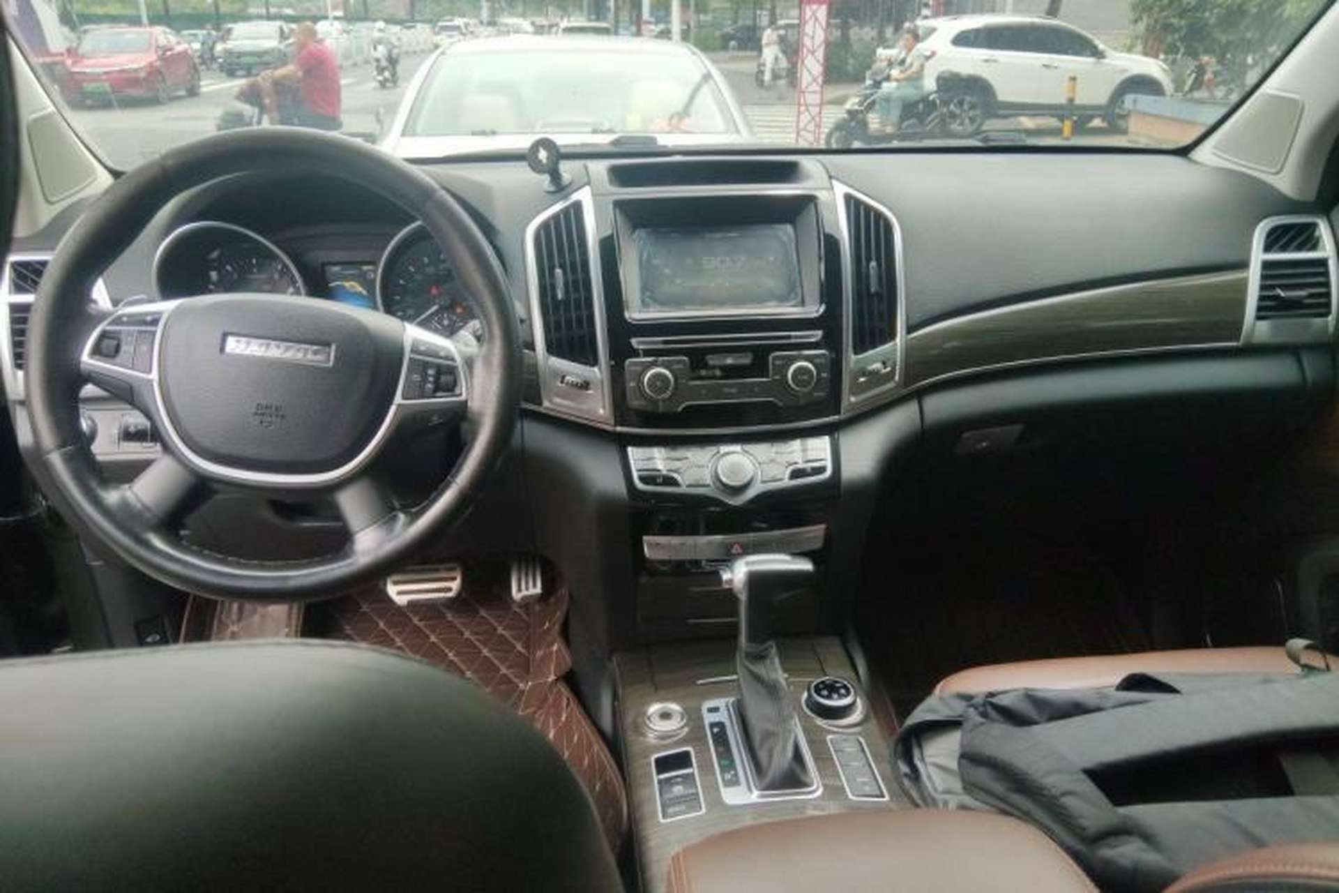 Used Haval H9 2016 2.0T Four-Wheel Drive Luxury 7-Seater Center Console