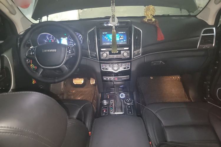 Used Haval H9 2016 2.0T Four-Wheel Drive Luxury 7-Seater Center Console
