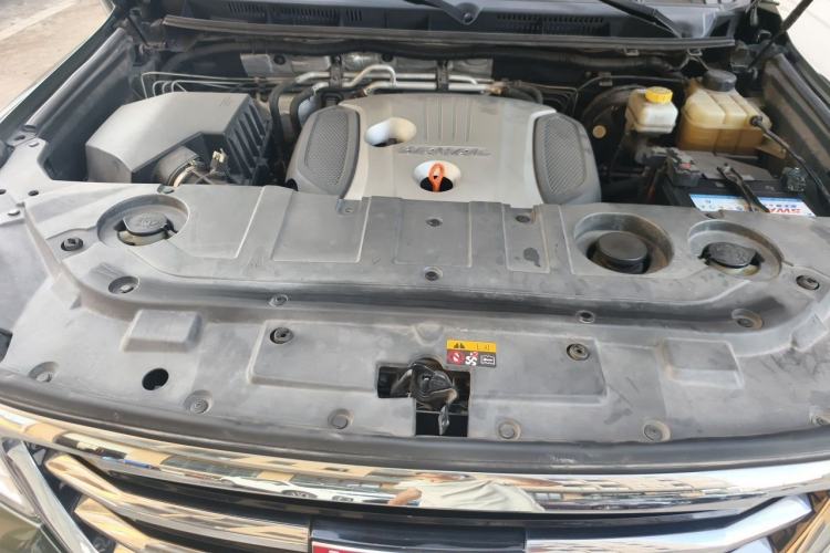 Used Haval H9 2016 2.0T Four-Wheel Drive Luxury 7-Seater Engine Bay