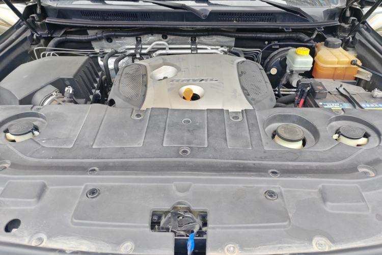 Used Haval H9 2016 2.0T Four-Wheel Drive Luxury Version 5 Seats Engine Bay