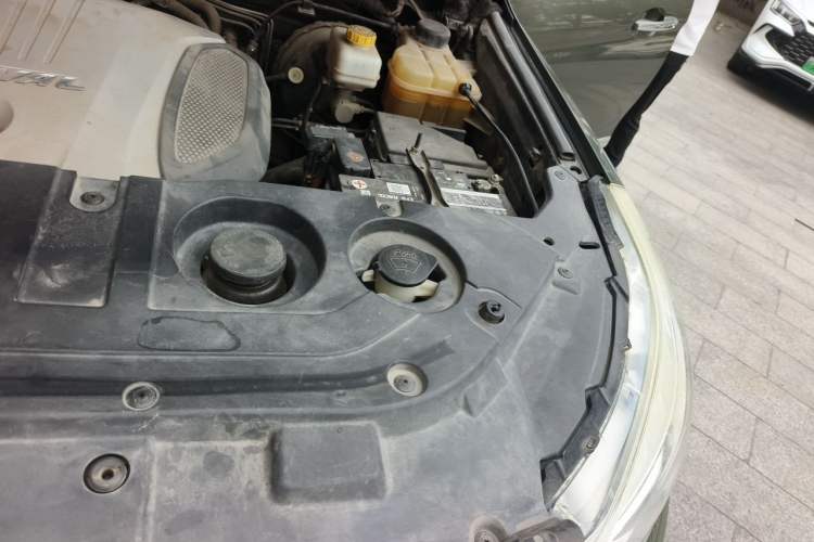Used Haval H9 2016 2.0T Four-Wheel Drive Luxury 7-Seater Engine Bay Left