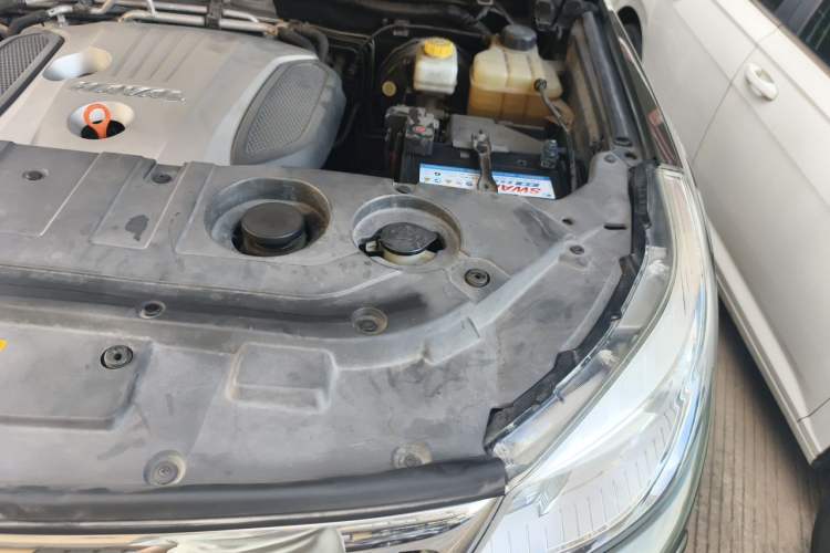 Used Haval H9 2016 2.0T Four-Wheel Drive Luxury 7-Seater Engine Bay Left