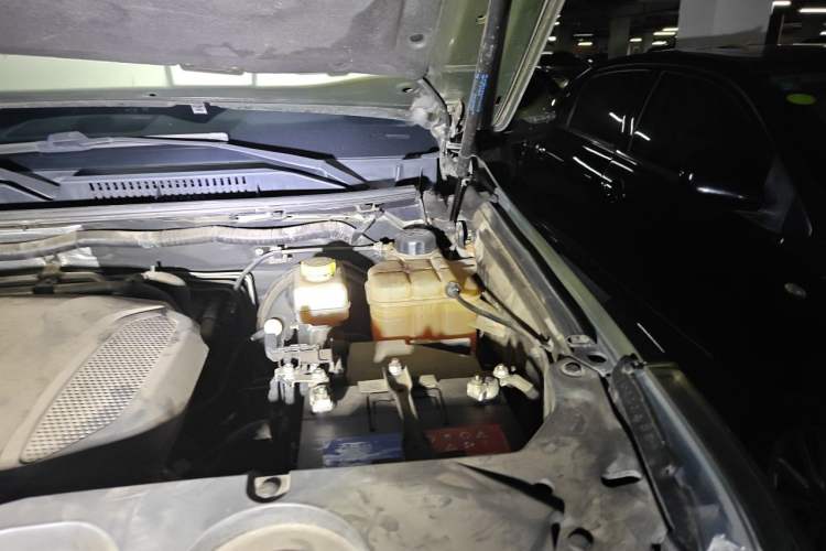 Used Haval H9 2016 2.0T Four-Wheel Drive Luxury 7-Seater Engine Bay Left