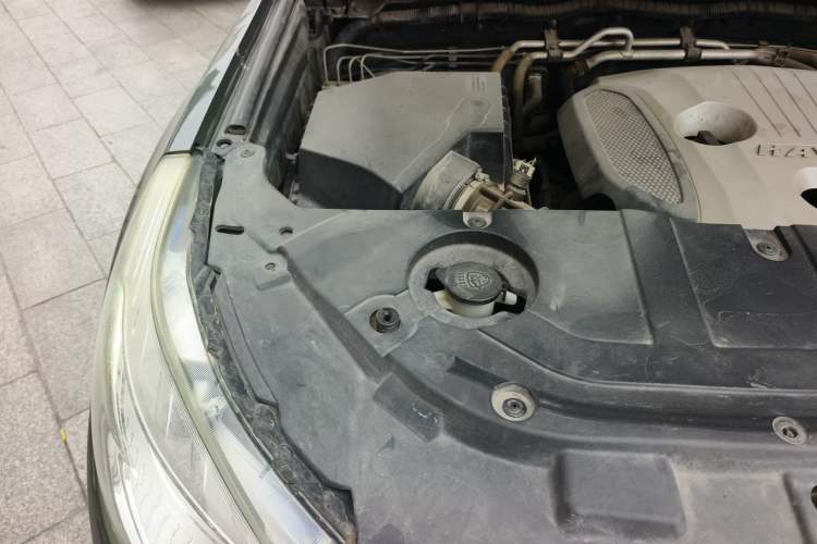 Used Haval H9 2016 2.0T Four-Wheel Drive Luxury 7-Seater Engine Bay Right