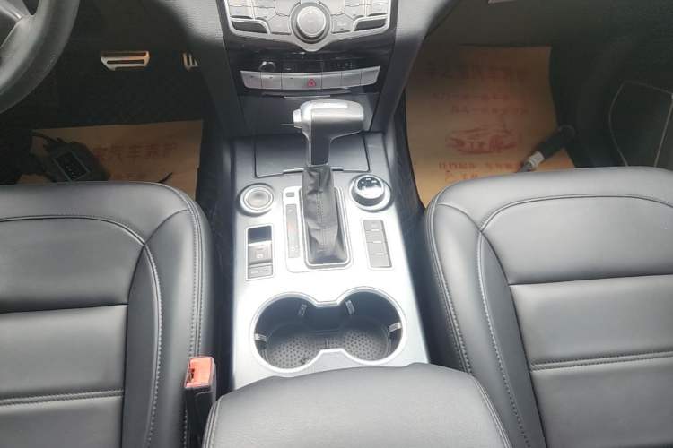 Used Haval H9 2016 2.0T Four-Wheel Drive Elite Version 7 Seats Gear Lever