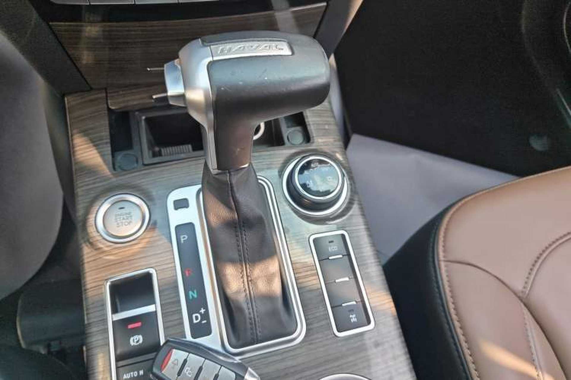 Used Haval H9 2016 2.0T Four-Wheel Drive Luxury 7-Seater Gear Lever