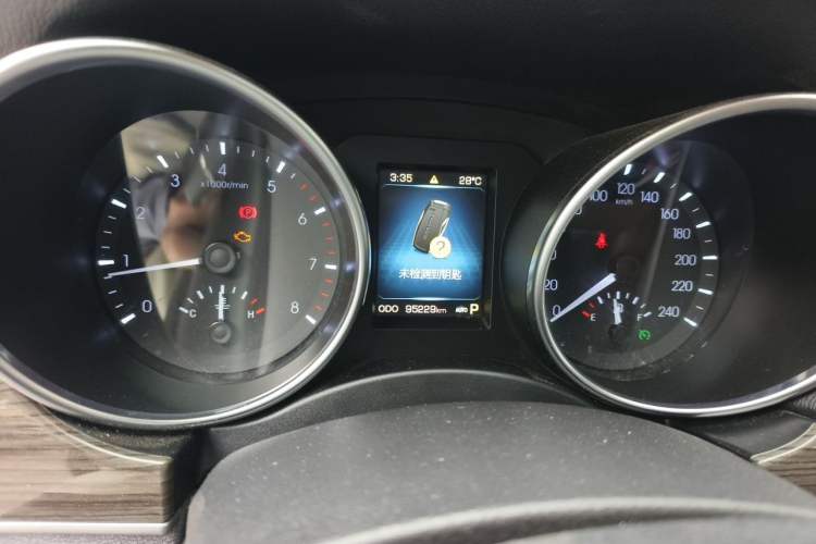 Used Haval H9 2016 2.0T Four-Wheel Drive Luxury 7-Seater Instrument Cluster