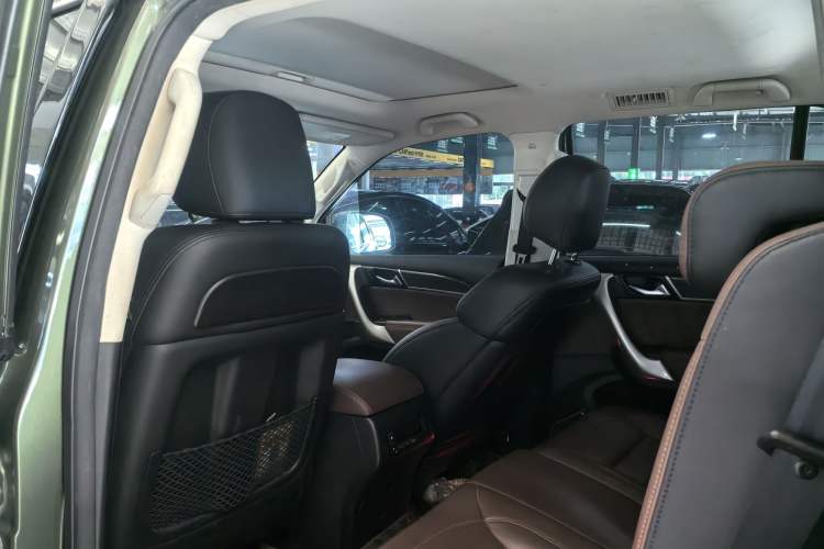 Used Haval H9 2016 2.0T Four-Wheel Drive Elite Version 7 Seats Interior 3