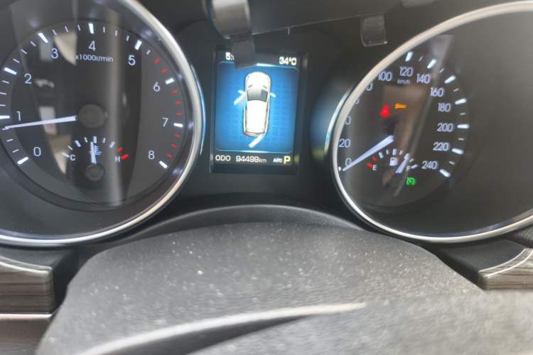 Used Haval H9 2016 2.0T Four-Wheel Drive Luxury 7-Seater Odometer Close Up