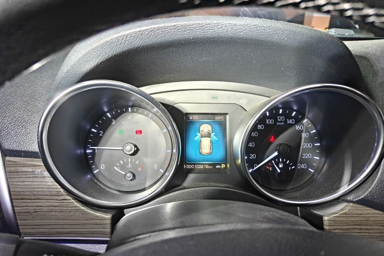 Used Haval H9 2016 2.0T Four-Wheel Drive Luxury 7-Seater Odometer Close Up