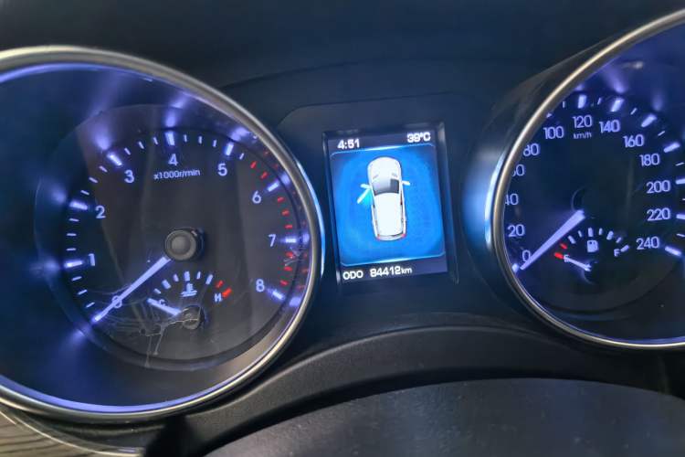 Used Haval H9 2016 2.0T Four-Wheel Drive Elite Version 7 Seats Odometer Close Up