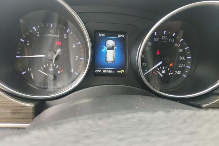 Used Haval H9 2016 2.0T Four-Wheel Drive Luxury 7-Seater Odometer Close Up
