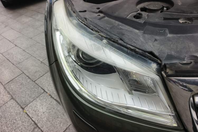 Used Haval H9 2016 2.0T Four-Wheel Drive Luxury 7-Seater Right Front Headlight
