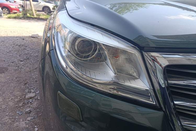 Used Haval H9 2016 2.0T Four-Wheel Drive Luxury Version 5 Seats Right Front Headlight