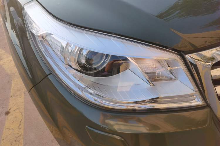 Used Haval H9 2016 2.0T Four-Wheel Drive Luxury Version 5 Seats Right Front Headlight