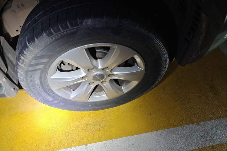 Used Haval H9 2016 2.0T Four-Wheel Drive Luxury 7-Seater Right Front Wheel Hub