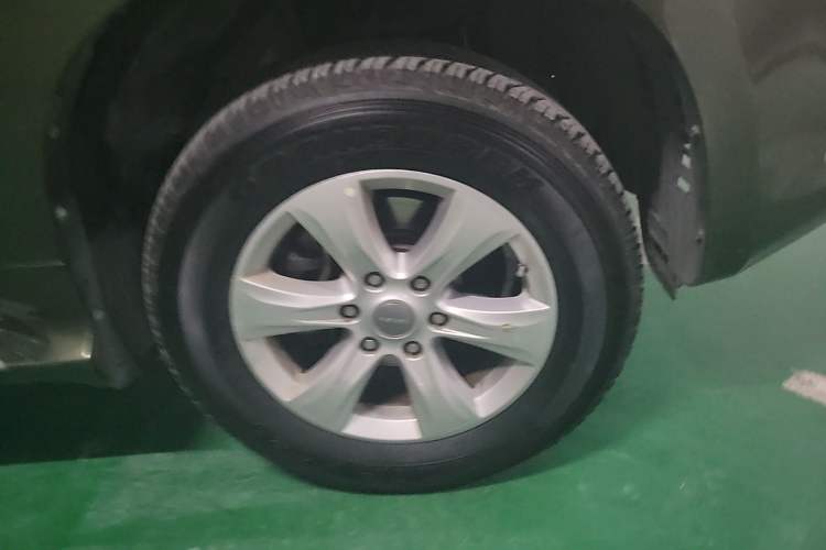 Used Haval H9 2016 2.0T Four-Wheel Drive Luxury 7-Seater Right Front Wheel Hub