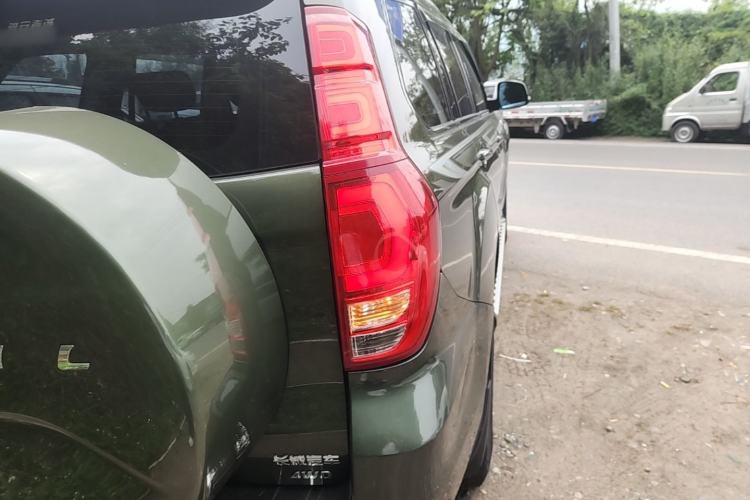 Used Haval H9 2016 2.0T Four-Wheel Drive Elite Version 7 Seats Right Rear Taillight