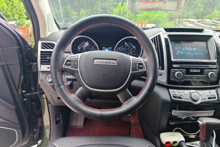 Used Haval H9 2016 2.0T Four-Wheel Drive Luxury Version 5 Seats Steering Wheel