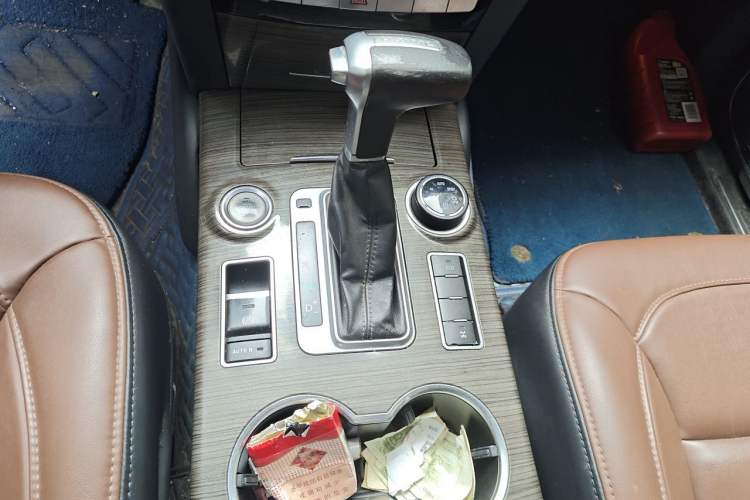Used Haval H9 2016 2.0T Four-Wheel Drive Luxury 7-Seater Gear Lever
